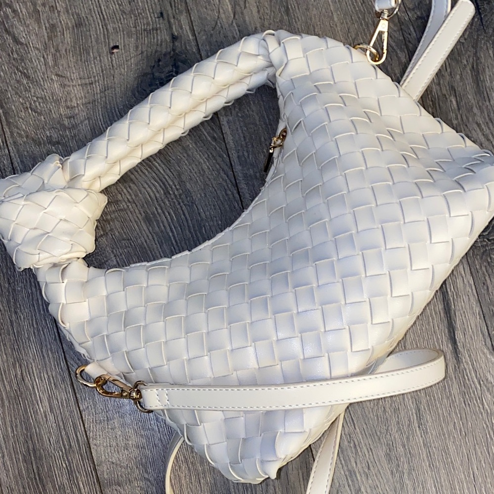 Elegant White Woven Crossbody Bag NWOT - Picture 4 of 4